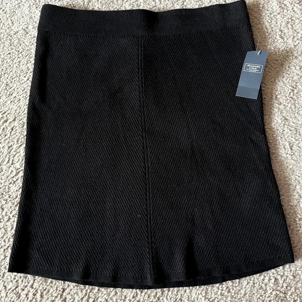 NWT Abercrombie & Fitch Ribbed Knit Skirt Black size Medium